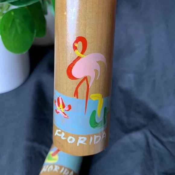 Set of 2 vintage tall wood Florida souvenir salt and pepper shakers - Picture 6 of 8